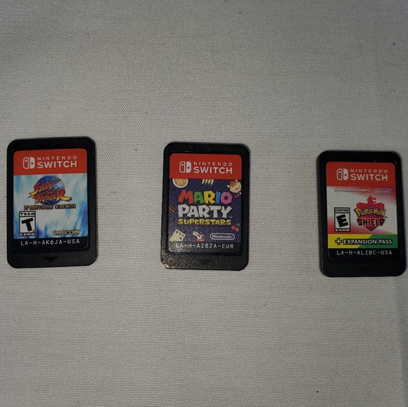 Nintendo switch with 3 games travel case mint - Picture 7 of 7